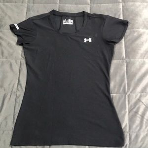 Under armor heat gear, black tee, like new